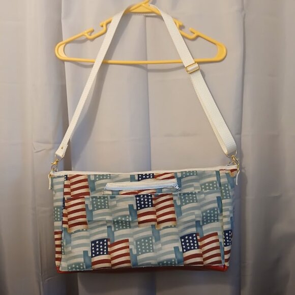 New Patriotic Stars & Stripes USA Sling Crossbody Purse Shoulder Bag Large 18x9 - Picture 1 of 12